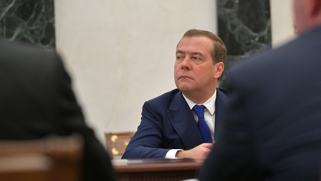 Председатель правительства РФ Дмитрий Медведев на совещании президента РФ Владимира Путина с членами правительства РФ Председатель правительства РФ Дмитрий Медведев на совещании президента РФ Владимира Путина с членами правительства РФ