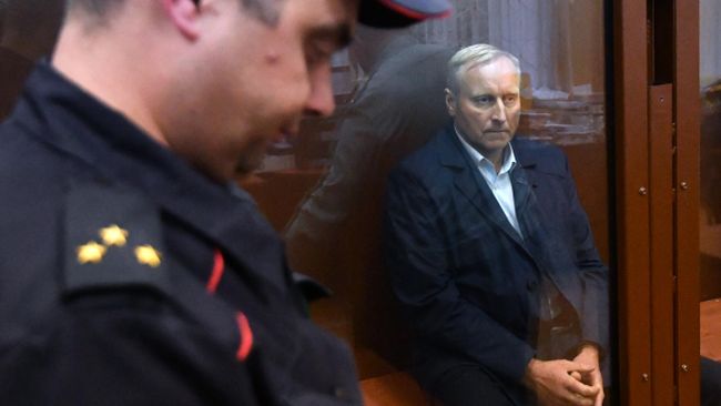 Первый заместитель начальника Главного управления по обеспечению охраны общественного порядка МВД генерал-майор Александр Мельников в суде Первый заместитель начальника Главного управления по обеспечению охраны общественного порядка МВД генерал-майор Александр Мельников в суде