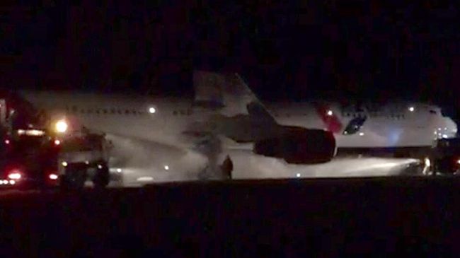 Жесткая посадка самолета Боинг 767-300 в аэропорту Барнаула Жесткая посадка самолета Боинг 767-300 в аэропорту Барнаула