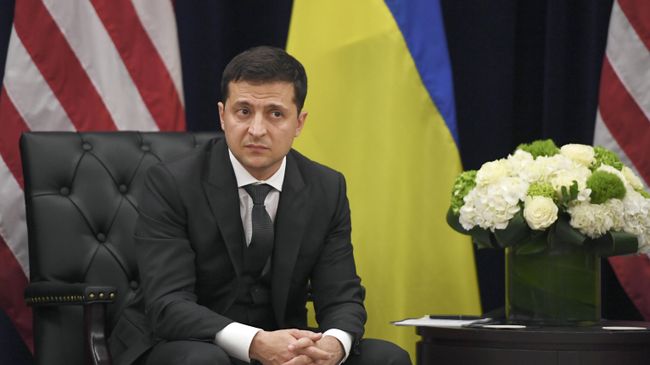 Президент Украины Владимир Зеленский во время встречи с президентом США Дональдом Трампом в Нью-Йорке, США. 25 сентября 2019 Президент Украины Владимир Зеленский во время встречи с президентом США Дональдом Трампом в Нью-Йорке, США. 25 сентября 2019