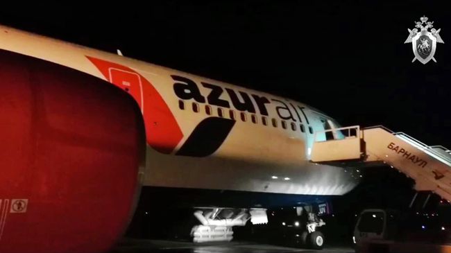 На месте жесткой посадки самолета Боинг 767-300 в аэропорту Барнаула На месте жесткой посадки самолета Боинг 767-300 в аэропорту Барнаула