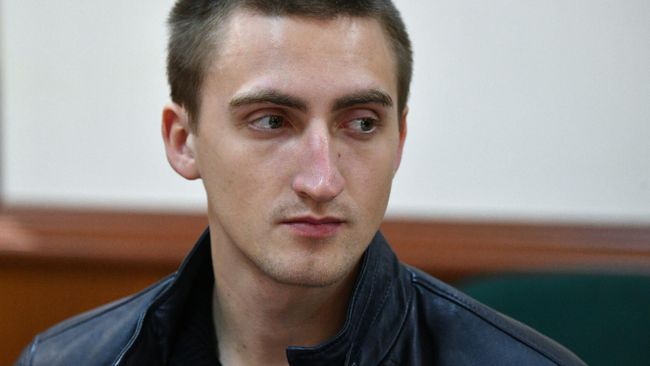 Актер Павел Устинов в Мосгорсуде во время рассмотрения жалобы защиты на приговор Тверского суда Актер Павел Устинов в Мосгорсуде во время рассмотрения жалобы защиты на приговор Тверского суда