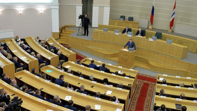 Губернатор Омской области Александр Бурков во время бюджетного послания законодательному собранию Губернатор Омской области Александр Бурков во время бюджетного послания законодательному собранию