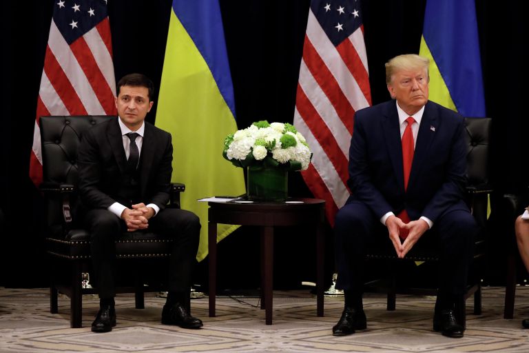 Президент Украины Владимир Зеленский и президент США Дональд Трамп во время встречи в Нью-Йорке, США. 25 сентября 2019 Президент Украины Владимир Зеленский и президент США Дональд Трамп во время встречи в Нью-Йорке, США. 25 сентября 2019
