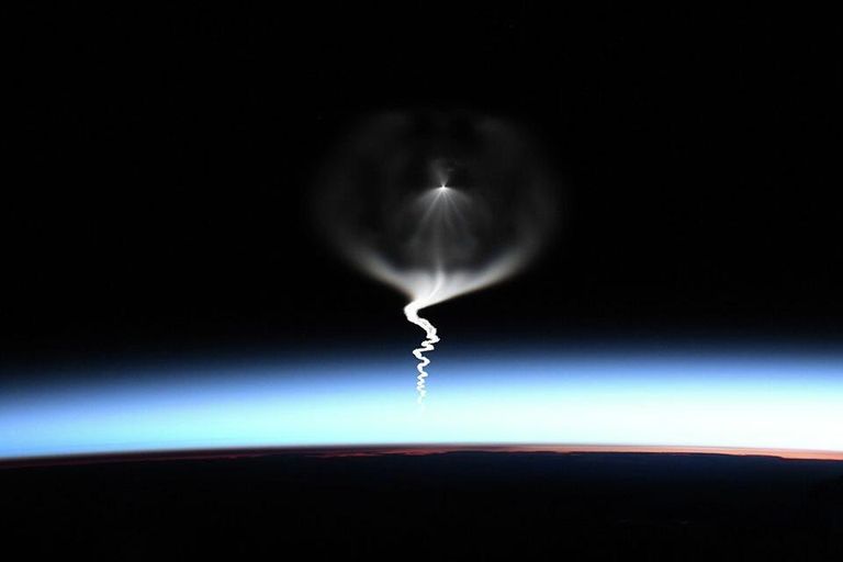 Вид с МКС на пуск ракеты-носителя Союз-ФГ с пилотируемым кораблем Союз МС-15 Вид с МКС на пуск ракеты-носителя Союз-ФГ с пилотируемым кораблем Союз МС-15