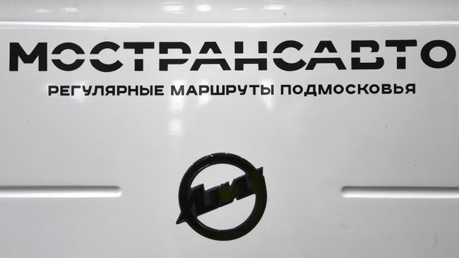 Логотип Мострансавто на автобусе ЛиАЗ-5250 Логотип Мострансавто на автобусе ЛиАЗ-5250
