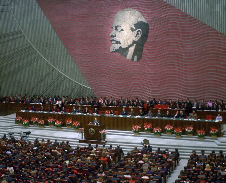 Генеральный секретарь ЦК КПСС Л. И. Брежнев на XVII съезде ВЛКСМ. 1974 год