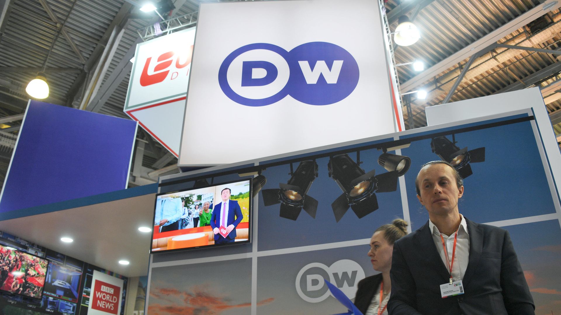 Стенд телеканала Deutsche Welle Стенд телеканала Deutsche Welle - РИА Новости, 1920, 04.02.2022