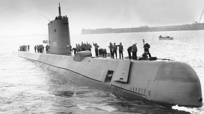 Первая американская атомная подводная лодка USS Nautilus (SS-571) Первая американская атомная подводная лодка USS Nautilus (SS-571)
