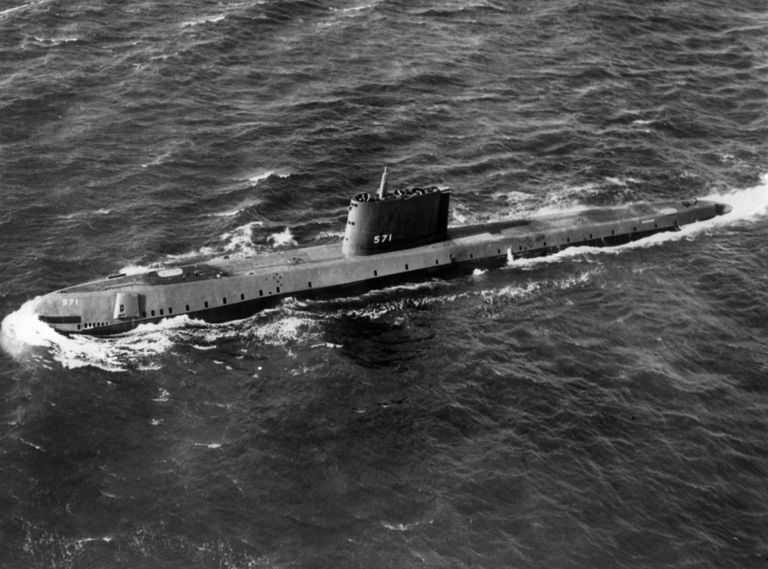 Первая американская атомная подводная лодка USS Nautilus (SS-571) Первая американская атомная подводная лодка USS Nautilus (SS-571)