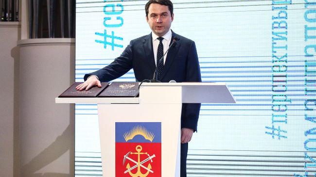 Избранный губернатор Мурманской области Андрей Чибис на церемонии инаугурации. 27 сентября 2019 Избранный губернатор Мурманской области Андрей Чибис на церемонии инаугурации. 27 сентября 2019