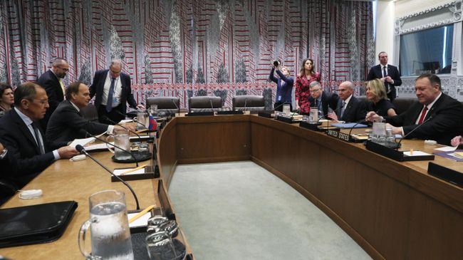 Министр иностранных дел РФ Сергей Лавров и Государственный секретарь США Майк Помпео во время встречи в рамках 74-й сессии Генеральной Ассамблеи ООН в Нью-Йорке. 27 сентября 2019 Министр иностранных дел РФ Сергей Лавров и Государственный секретарь США Майк Помпео во время встречи в рамках 74-й сессии Генеральной Ассамблеи ООН в Нью-Йорке. 27 сентября 2019