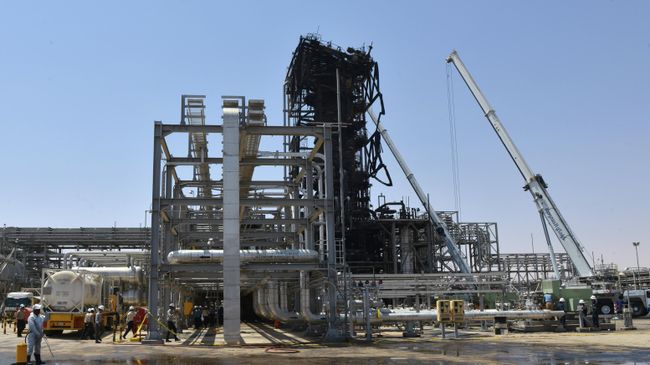 Последствия атаки на нефтяной завод Saudi Aramco в Хурайсе Последствия атаки на нефтяной завод Saudi Aramco в Хурайсе