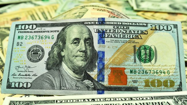 Банкнота номиналом 100 долларов США Банкнота номиналом 100 долларов США