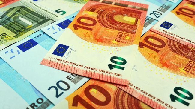 Банкноты номиналом 5, 10 и 20 евро Банкноты номиналом 5, 10 и 20 евро
