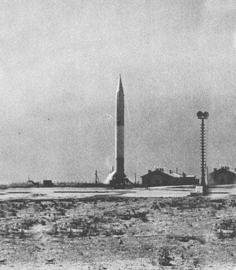 Первый пуск стратегической ракеты Р-5. Ее модификация Р-5М