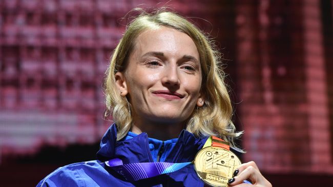 Российская спортсменка Анжелика Сидорова, завоевавшая золотую медаль в соревнования по прыжкам с шестом на чемпионате мира по легкой атлетике 2019 в Дохе. Российская спортсменка Анжелика Сидорова, завоевавшая золотую медаль в соревнования по прыжкам с шестом на чемпионате мира по легкой атлетике 2019 в Дохе.