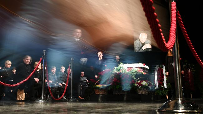 На церемонии прощания с режиссером Марком Захаровым в театре Ленком в Москве На церемонии прощания с режиссером Марком Захаровым в театре Ленком в Москве