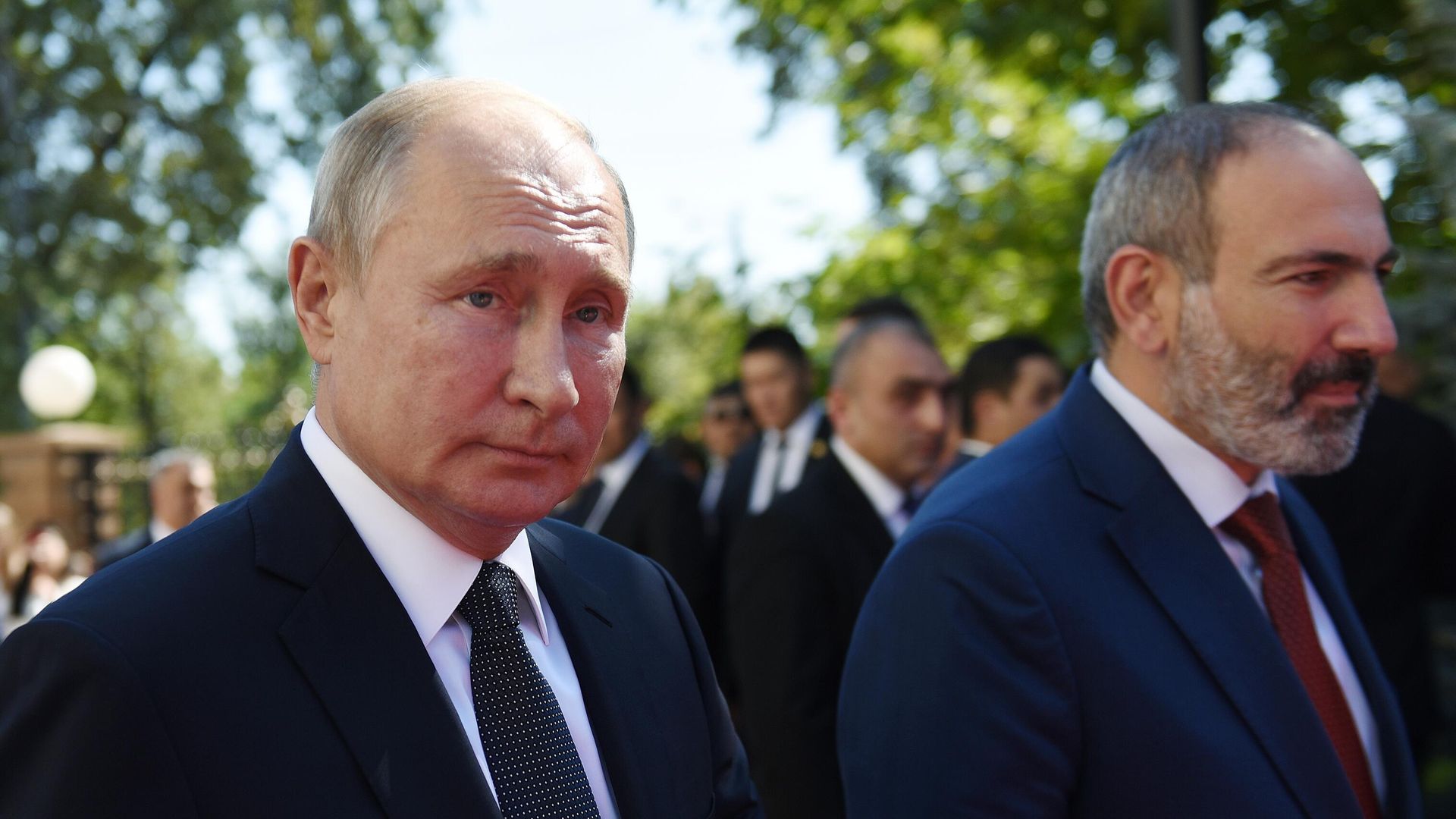 Президент России Владимир Путин и премьер-министр Армении Армении Никол Пашинян в Ереване. 1 октября 2019 Президент России Владимир Путин и премьер-министр Армении Армении Никол Пашинян в Ереване. 1 октября 2019 - РИА Новости, 1920, 05.10.2020