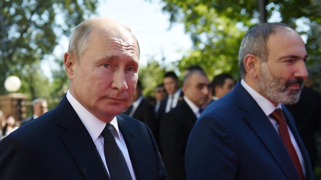 Президент России Владимир Путин и премьер-министр Армении Армении Никол Пашинян в Ереване. 1 октября 2019 Президент России Владимир Путин и премьер-министр Армении Армении Никол Пашинян в Ереване. 1 октября 2019