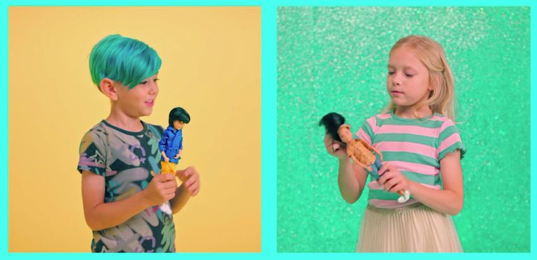 Стоп-кадр рекламного видео кукол Creatable World компании Mattel 