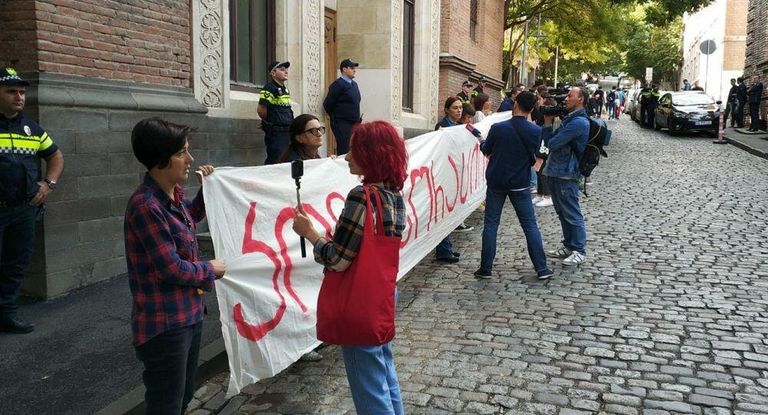 Акция протеста у здания МИД Грузии Акция протеста у здания МИД Грузии