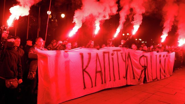 Акция протеста против согласования формулы Штайнмайера в Киеве Акция протеста против согласования формулы Штайнмайера в Киеве