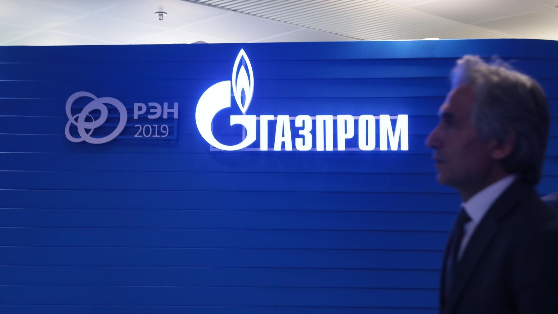 Логотип ПАО Газпром на третьем международном форуме Российская энергетическая неделя – 2019 Логотип ПАО Газпром на третьем международном форуме Российская энергетическая неделя – 2019 - РИА Новости, 1920, 22.05.2025