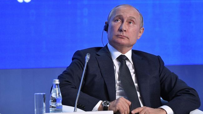 Президент РФ Владимир Путин выступает на третьем международном форуме Российская энергетическая неделя - 2019 Президент РФ Владимир Путин выступает на третьем международном форуме Российская энергетическая неделя - 2019