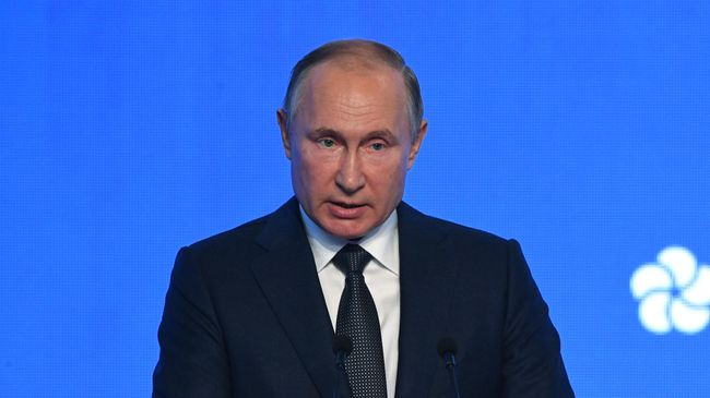 Президент РФ Владимир Путин выступает на третьем международном форуме по энергоэффективности и развитию энергетики Российская энергетическая неделя - 2019 Президент РФ Владимир Путин выступает на третьем международном форуме по энергоэффективности и развитию энергетики Российская энергетическая неделя - 2019