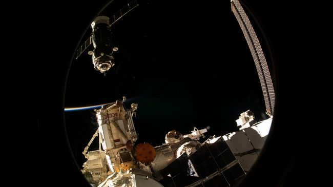 Пилотируемый корабль Союз МС-12 отстыковался от Международной космической станции