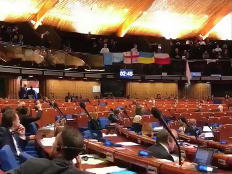 Попытка срыва выступления Петра Толстого в ПАСЕ. Стоп-кадр видео