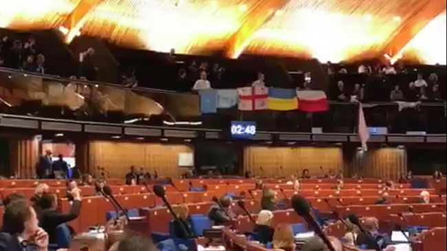 Попытка срыва выступления Петра Толстого в ПАСЕ. Стоп-кадр видео Попытка срыва выступления Петра Толстого в ПАСЕ. Стоп-кадр видео