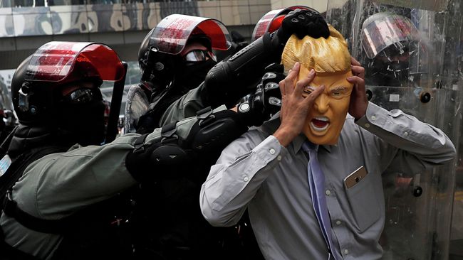 Акция протеста в торговом районе Causeway Bay в Гонконге Акция протеста в торговом районе Causeway Bay в Гонконге