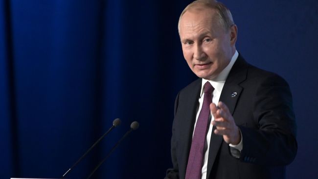 Президент РФ Владимир Путин выступает на пленарной сессии XVI заседания Международного дискуссионного клуба Валдай Президент РФ Владимир Путин выступает на пленарной сессии XVI заседания Международного дискуссионного клуба Валдай