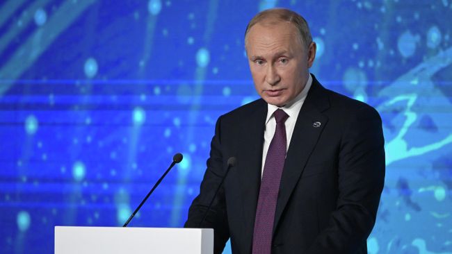 Президент РФ Владимир Путин выступает на пленарной сессии XVI заседания Международного дискуссионного клуба Валдай