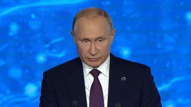 Путин рассказал, как Россия избежала гражданской войны в 90-е Путин рассказал, как Россия избежала гражданской войны в 90-е
