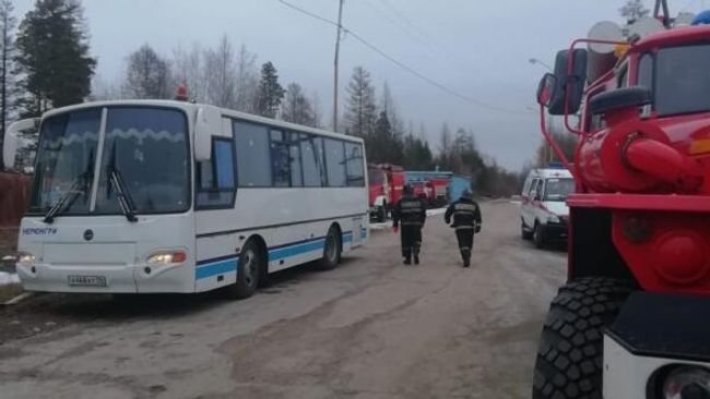 Эвакуация детей из дома-интерната из-за задымления в Нерюнгри, Якутия Эвакуация детей из дома-интерната из-за задымления в Нерюнгри, Якутия