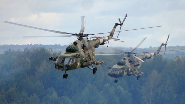 Вертолеты Ми-8 на Яворовском полигоне во Львовской области, Украина Вертолеты Ми-8 на Яворовском полигоне во Львовской области, Украина