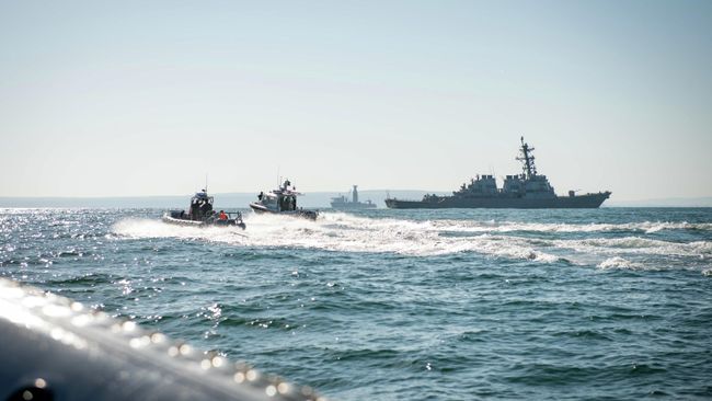 Американский эсминец Карни в Черном море Американский эсминец Карни в Черном море
