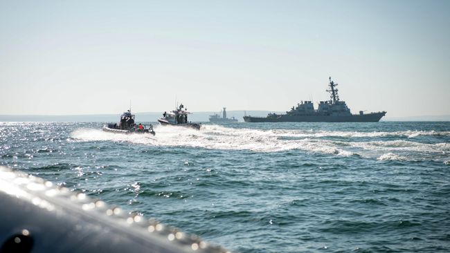 Американский эсминец Карни в Черном море Американский эсминец Карни в Черном море