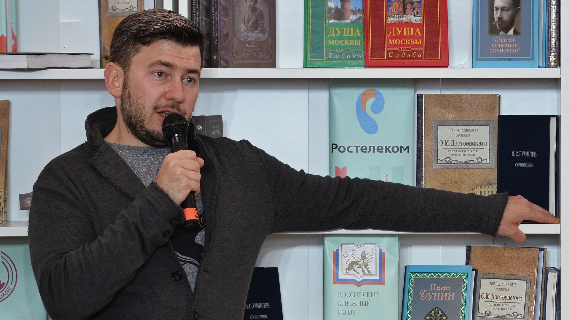 Писатель Дмитрий Глуховский на творческом вечере Писатель Дмитрий Глуховский на творческом вечере - РИА Новости, 1920, 10.11.2020