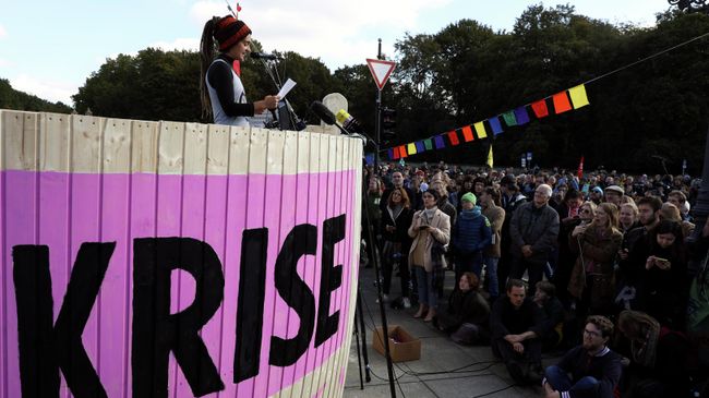 Демонстрация активистов экологического движения Extinction Rebellion в Берлине. 7 октября 2019 Демонстрация активистов экологического движения Extinction Rebellion в Берлине. 7 октября 2019