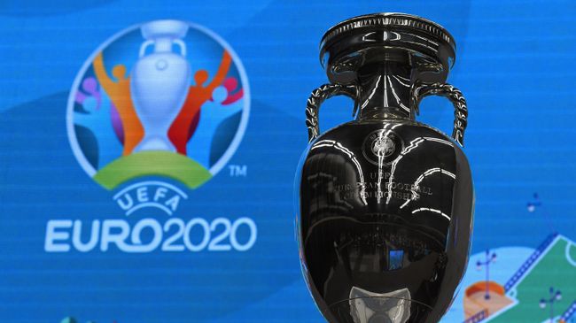 Кубок и логотип чемпионата Европы по футболу 2020 Кубок и логотип чемпионата Европы по футболу 2020