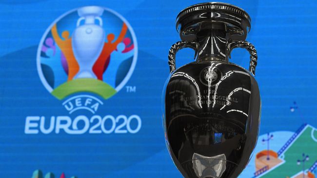 Кубок и логотип чемпионата Европы по футболу 2020 Кубок и логотип чемпионата Европы по футболу 2020