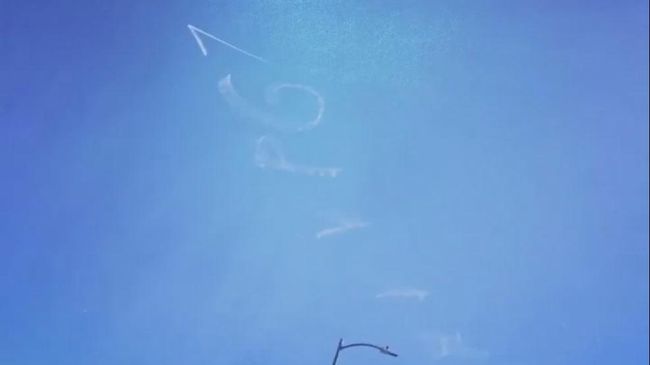 В небе над Голливудом появилась надпись VVP67 В небе над Голливудом появилась надпись VVP67