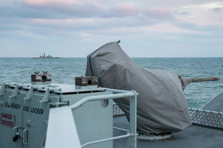 Британский патрульный корабль HMS Mersey сопроводил отряд из трех кораблей российского Балтийского флота, следовавших вдоль берегов Великобритании к проливу Ла-Манш