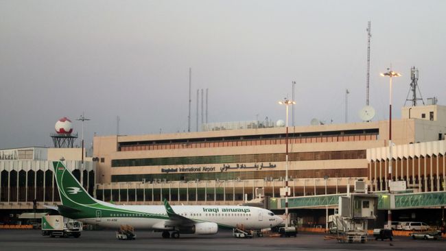Самолет Boeing 737-81Z авиакомпании Iraqi Airways в международном аэропорту Багдада, Ирак Самолет Boeing 737-81Z авиакомпании Iraqi Airways в международном аэропорту Багдада, Ирак