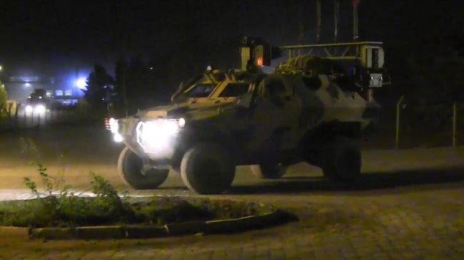Военный конвой Турции движется к сирийской границе Военный конвой Турции движется к сирийской границе