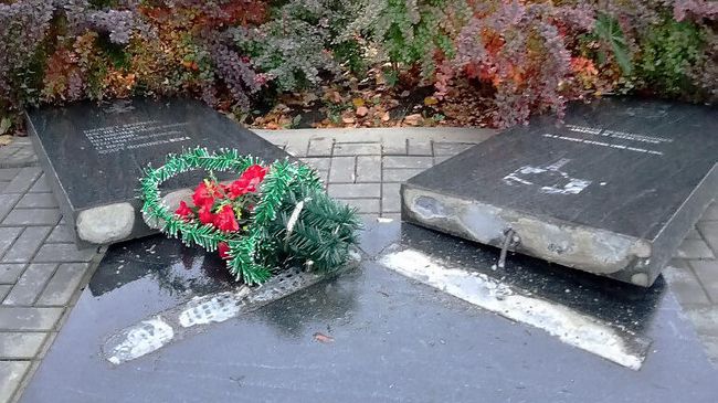 Поврежденный памятник жертвам радиационных аварий и катастроф в Колпино, Ленинградская область. 9 октября 2019 Поврежденный памятник жертвам радиационных аварий и катастроф в Колпино, Ленинградская область. 9 октября 2019